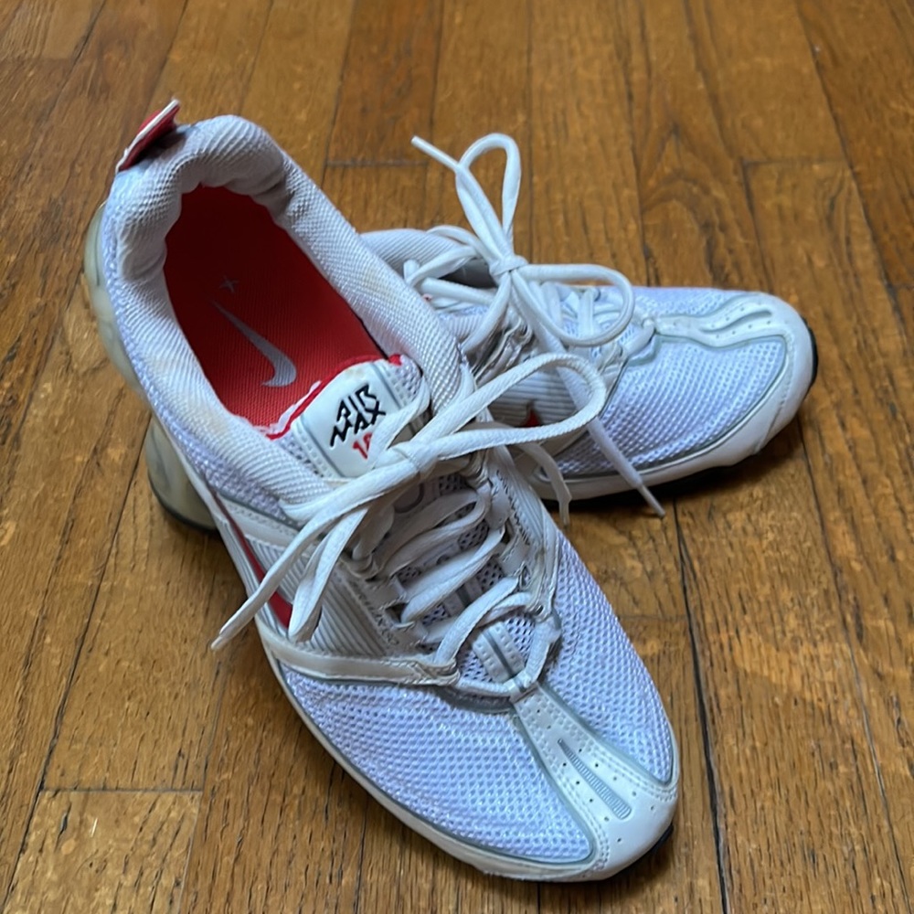 Nike AirMax 180 running shoe. Size 8